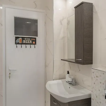 Comfy Apt Next To Metro Athen Exterior foto